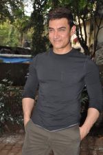 Aamir Khan at Talaash success meet in Bandra, Mumbai on 4th Dec 2012 (44).JPG
